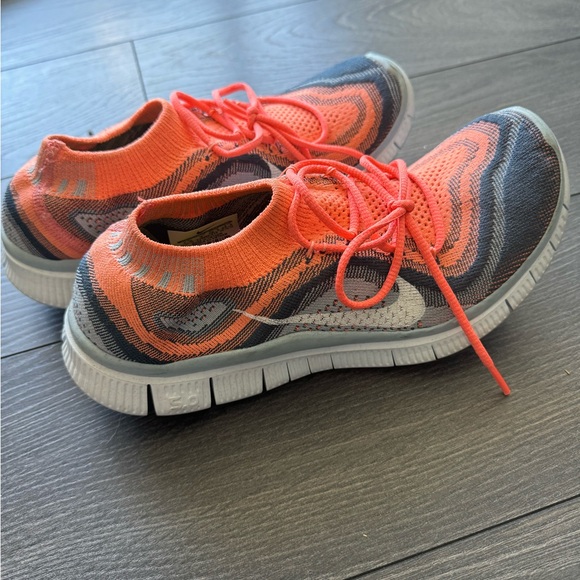 Nike free flyknit shoes size 7.5 - Picture 5 of 7
